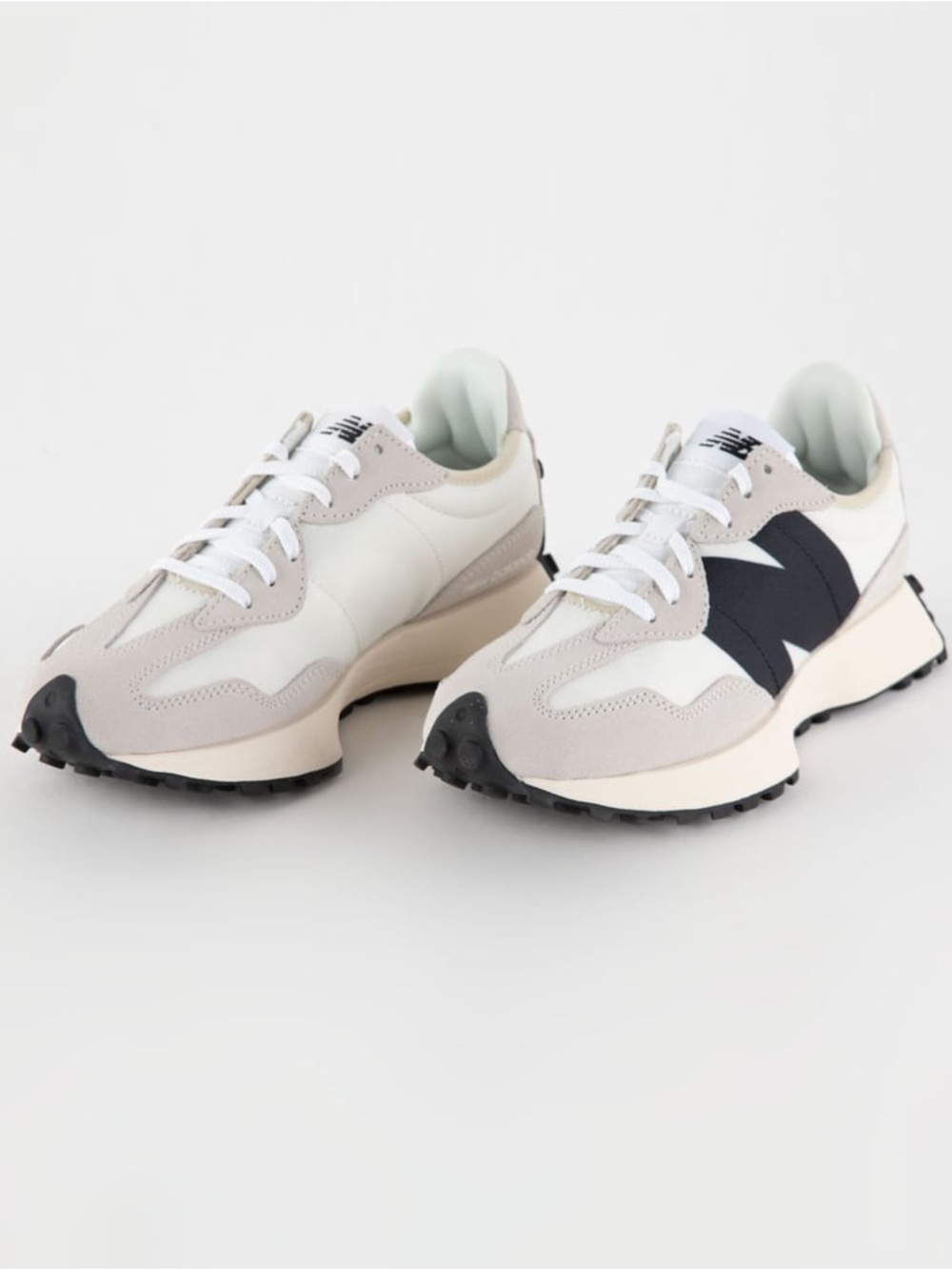New Balance 327 Sneakers